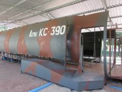 FALSO AVIAO KC-390